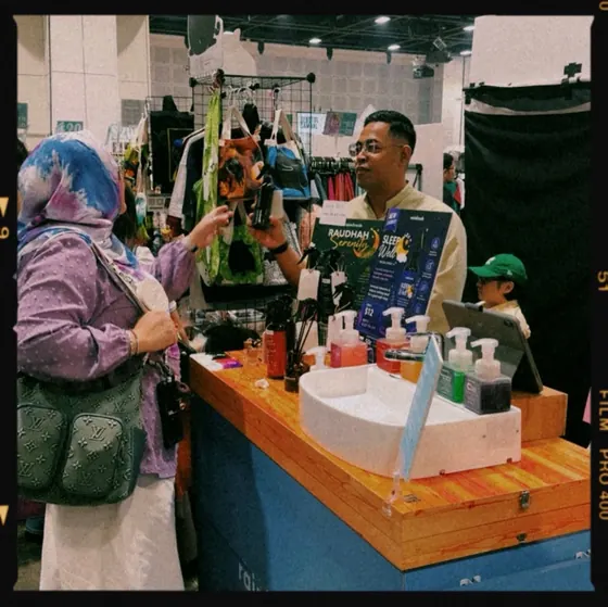A customer choosing a scent at the Rainfresh booth